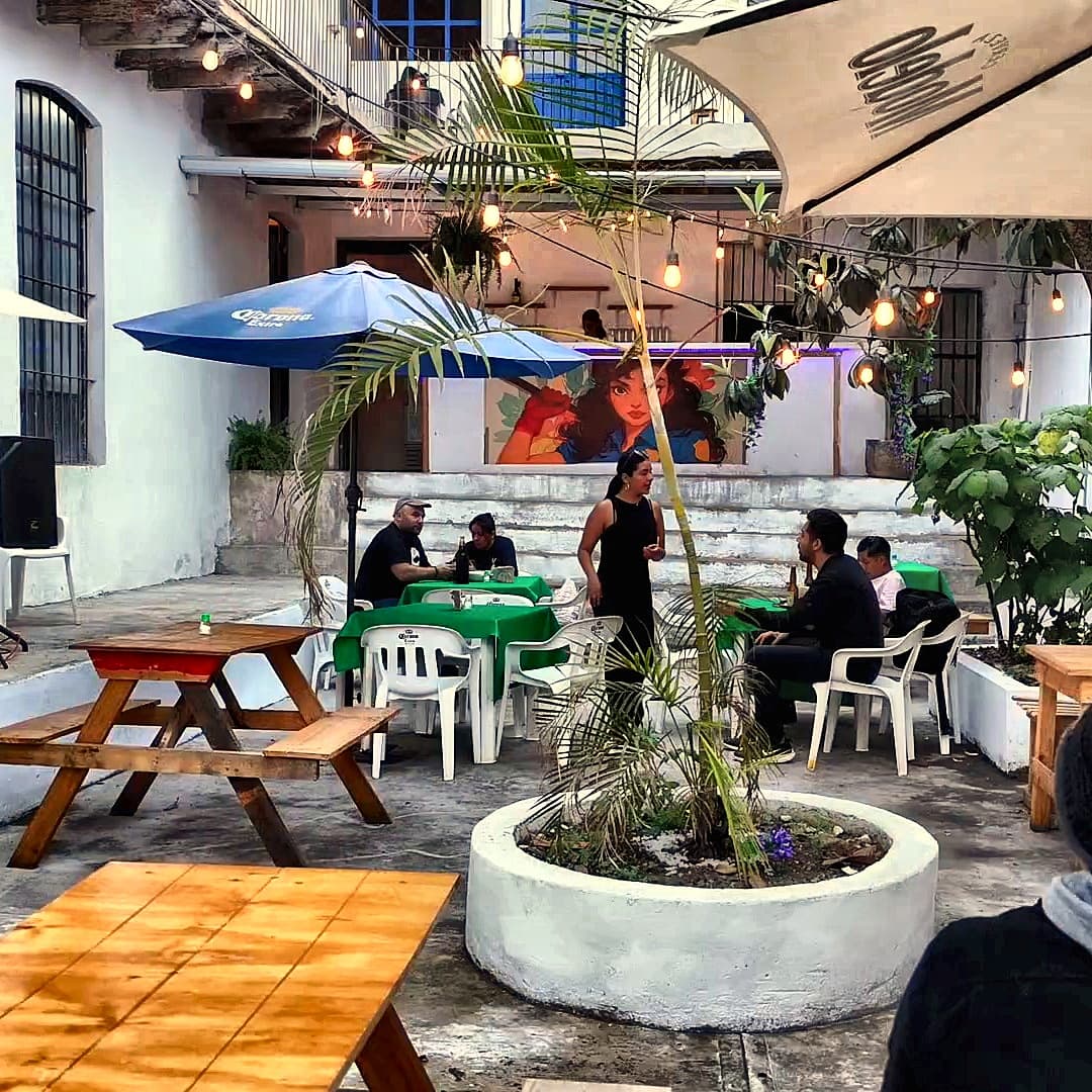 Patio de La Macana al atardecer